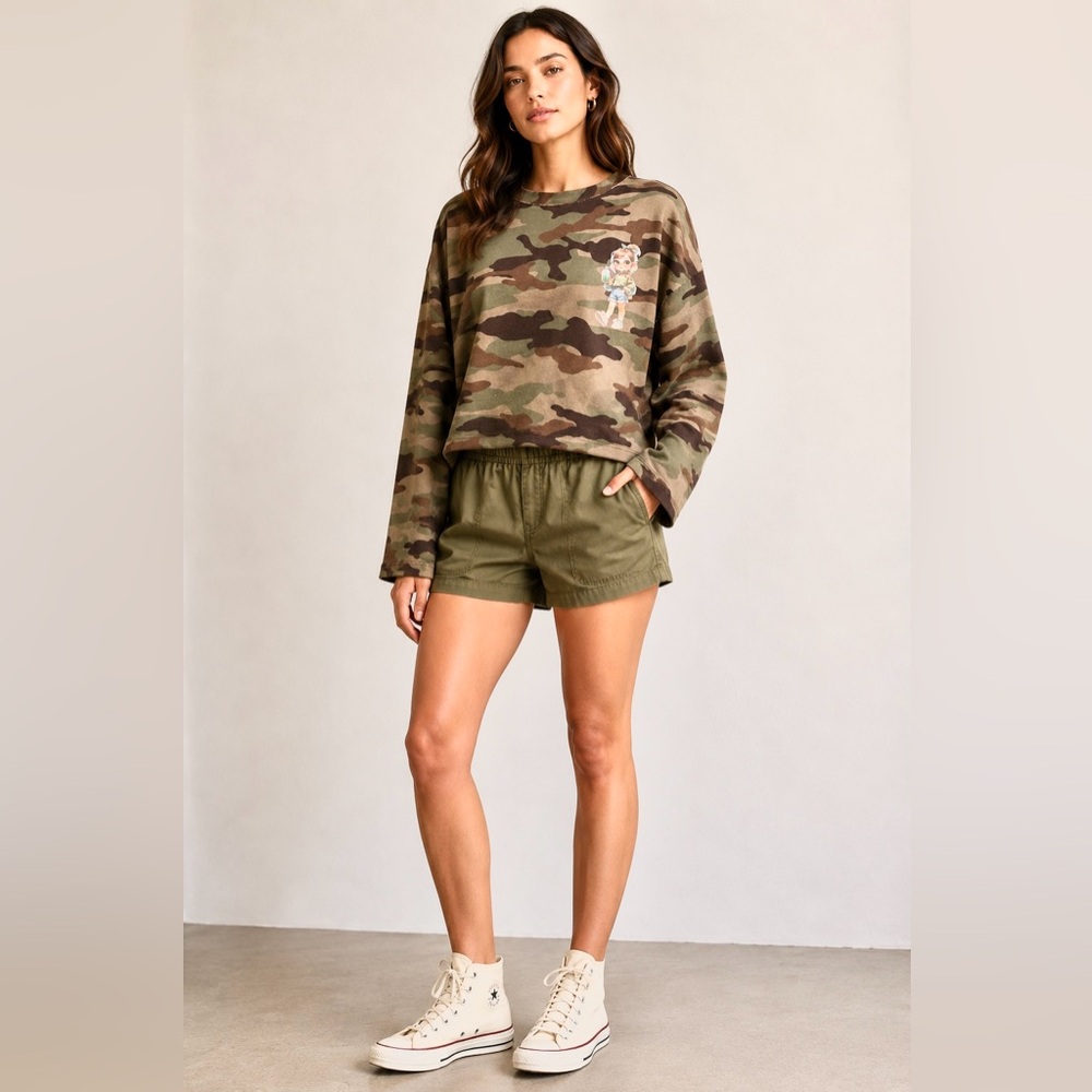 BB DAKOTA Cropped Camo Cotton Sweatshirt with Fun Graphic size